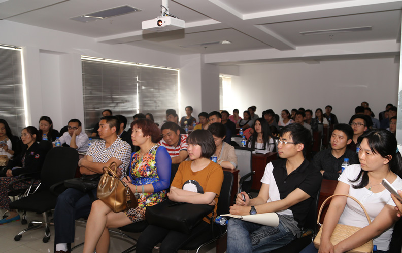 2015年4月18日，云南天度集團天貓?zhí)詫氝\營沙龍在云紡國際商廈A座18樓舉行，全國知名淘寶運營人士現(xiàn)場進行了分享和講解，數(shù)十名淘寶及天貓店主參加了本次沙龍，場面異?；鸨B走廊都坐滿了人